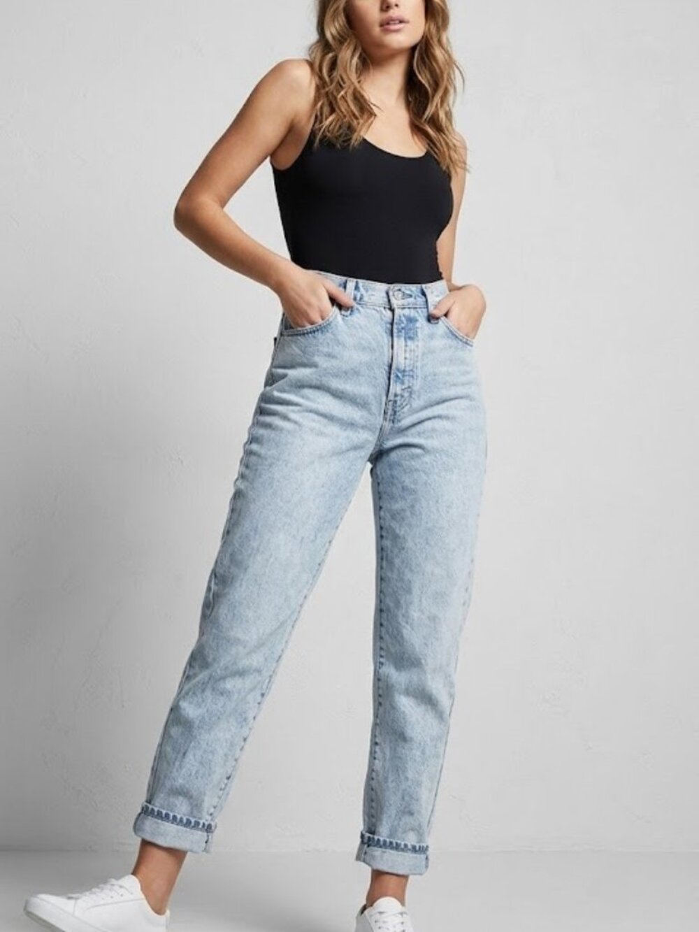 New Arizona Mom Jean - Light Wash - Size 7
